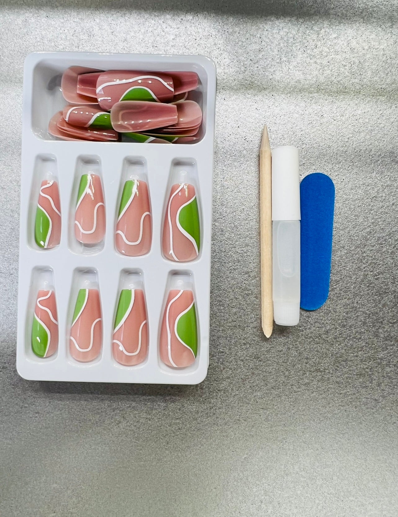 Green Tea | Med nude green swirl Press on nails