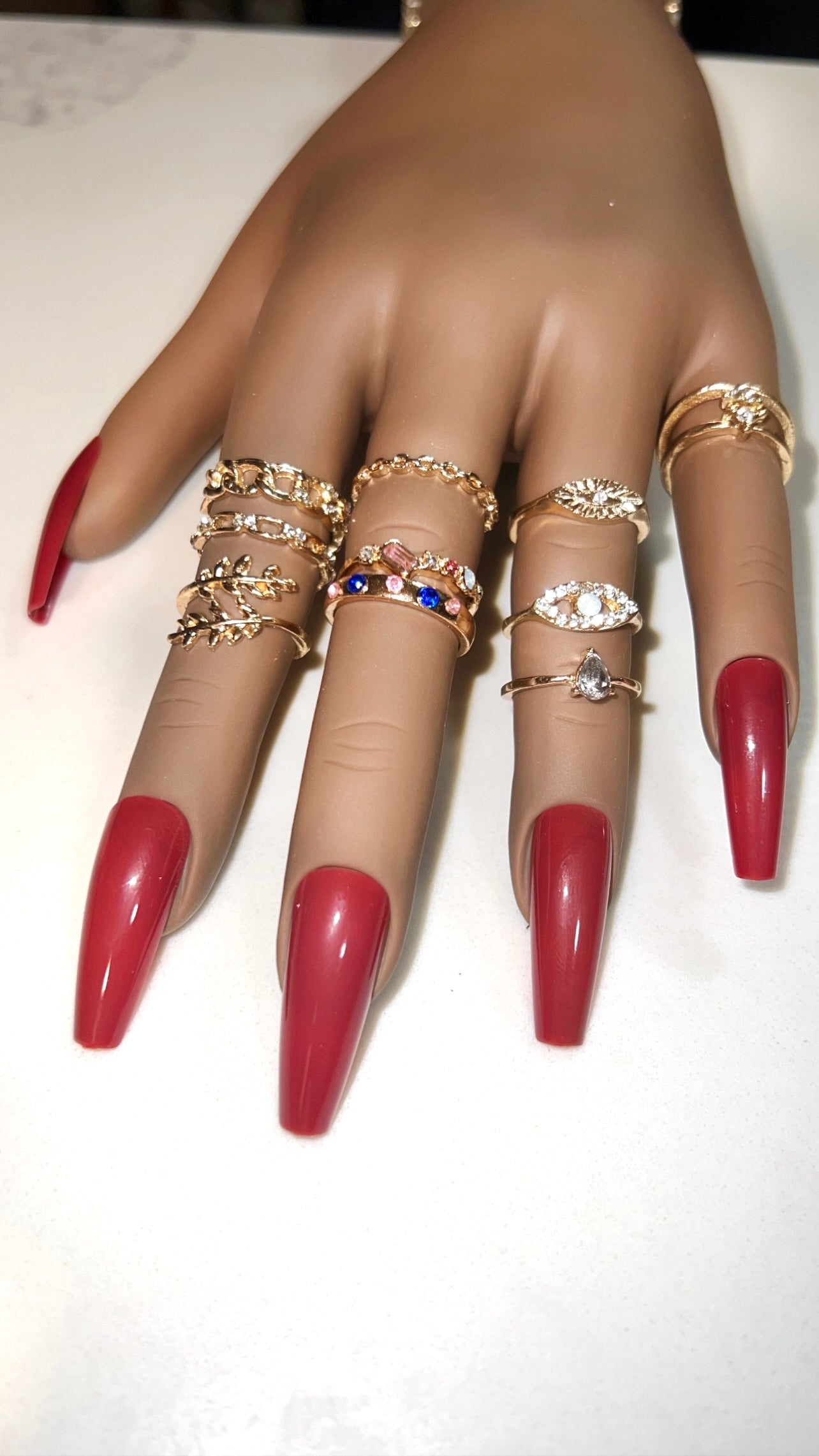 Red Lips l Red press on nails