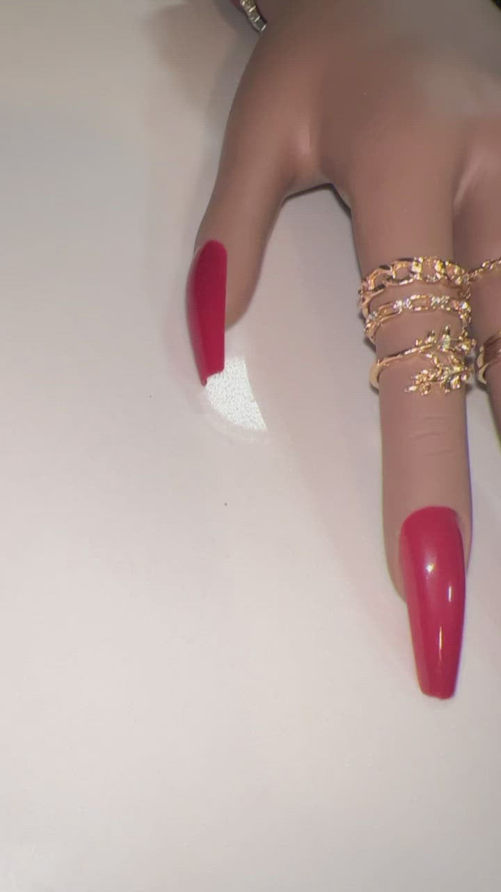 Red Lips l Red press on nails